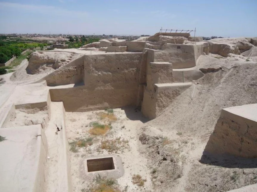 معماری ایران از نخستین سکونتگاه‌های فلات ایران تا آغاز شهرنشینی